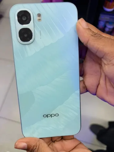 Celular em ótimo estado, nunca mexido, tela perfeita sem marcas de uso telefone (APPO)