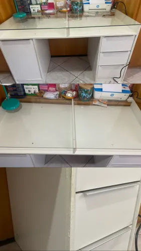 Escrivaninha Madesa branca com tampo de vidro