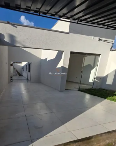 Casa nova em bairro residencial