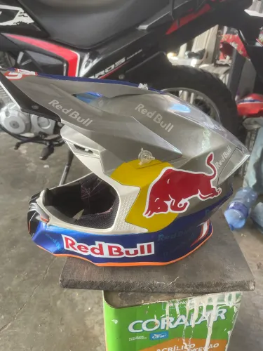 Capacete Airoh RedBull 59