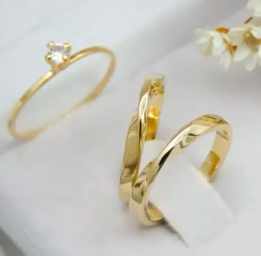 Conjunto de Alianças de Ouro 18k 750 com Solitário