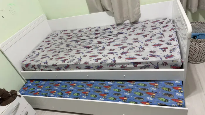 BI CAMA INFANTIL SEMI NOVA C/ 2 COLCHÕES