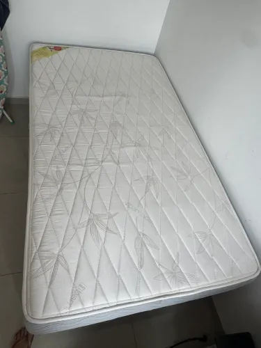 Cama com box viúva praticamente nova