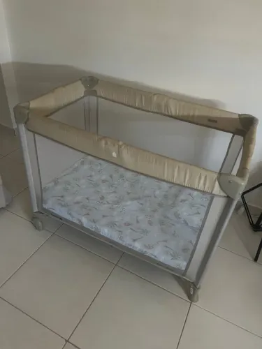 Berço portátil Mini play com colchão e 2 lençóis elásticos incluso