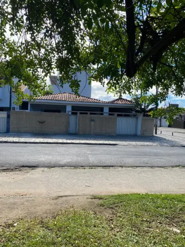 Casa a Venda Funcionarios II C Terreno 14x20 Área Construida 220 M² Área C/05 Quartos, 3 S