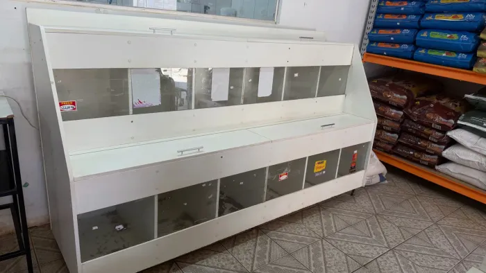 Vende se dispenser de ração mdf