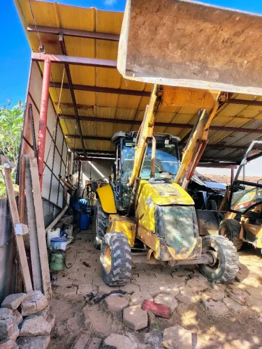Vende se Retroescavadeira New Holland B90B