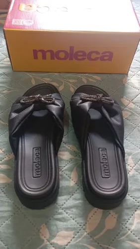 Vendo sandália da Moleca modelo novo , acochoada nº 36, 37, comprei mais não.serviu .