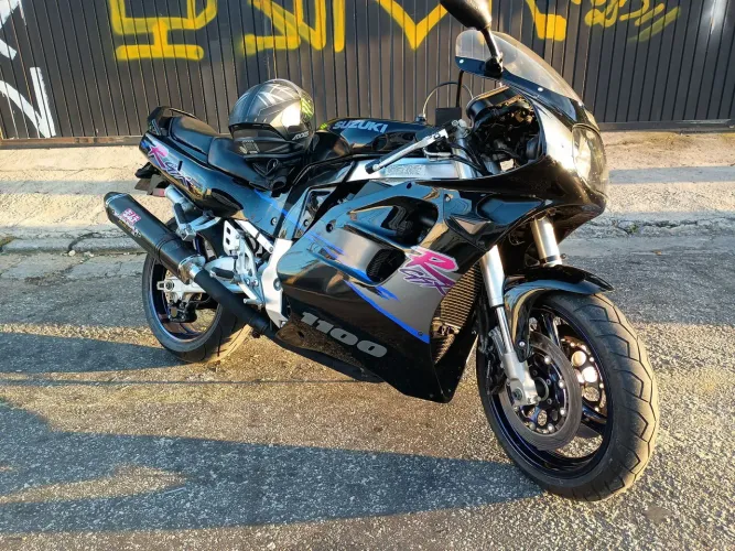 Puro sangue japonês com motor regulado como relógio suíço cevado a Podium e Motul.