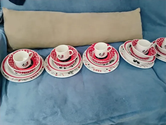 Conjunto de Jantar Mickey Avon