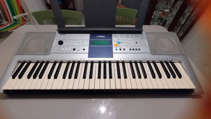 Teclado YAMAHA PSR - E323 . Oportunidade!