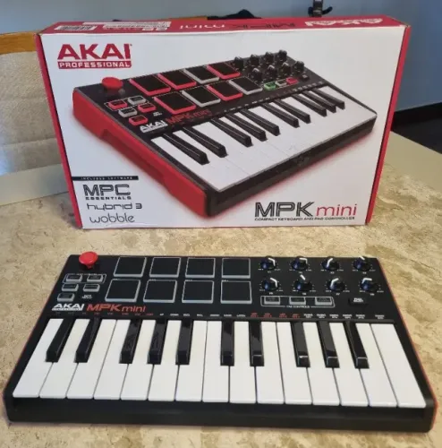 CONTROLADORA MIDI AKAI PROFESSIONAL MPK MINI MK2