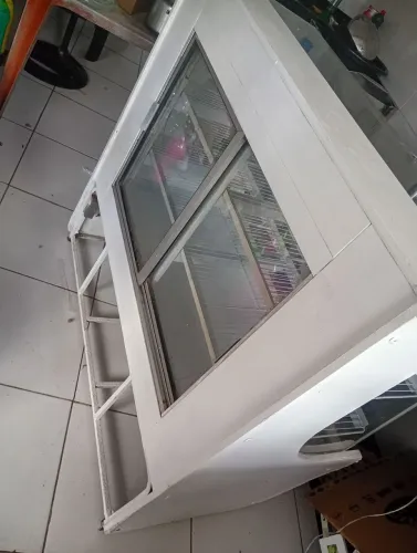 Vende-se vitrines para padarias