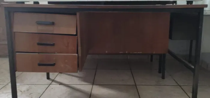 Mesa de escritório madeira maciça