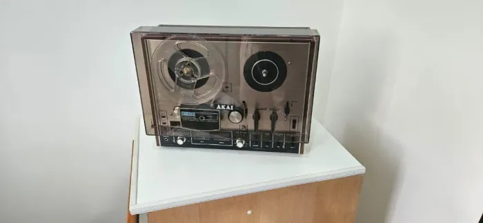 Gravador e tocador de fitas de rolo AKAI 4000 DS