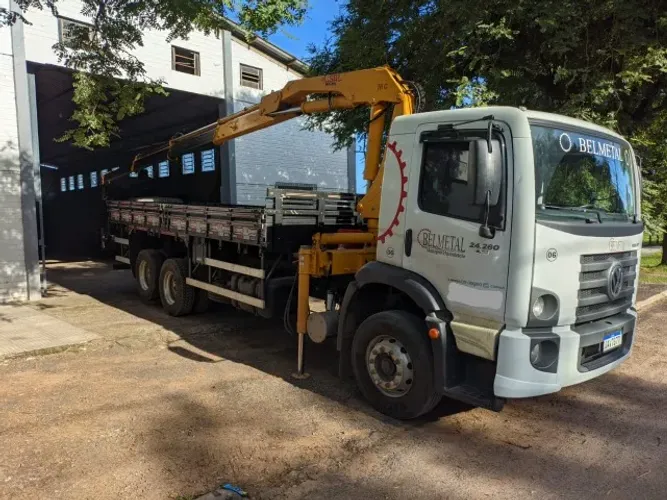 Caminhão VW 24.260 Munck