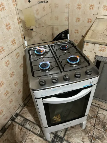 Geladeira cônsul e fogão 4 bocas 