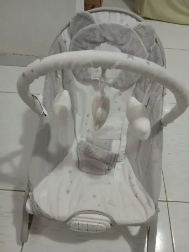 Vende-se Cadeirinha de descanso, toca música de bb