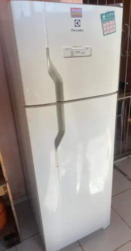 Geladeira Electrolux 310L