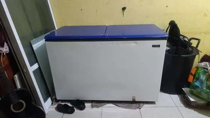 Vende se freezer ou troco por geladeira