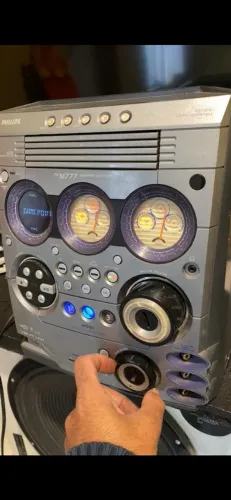 Rádio Philips vintage com ponteiros tem opção Bluetooth