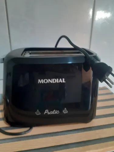 Vendo uma torradeira.