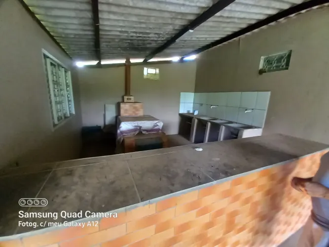 Sítio a venda tem 3 Hectares com sede 3 quartos, 5 poço de agua mineral laudada e terra pr