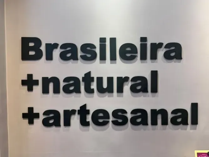 KIT de Letras PVC Decorativas ?+ BRASILEIRA, "+ NATURAL" e "+ ARTESANAL? | Preto KIT de Le
