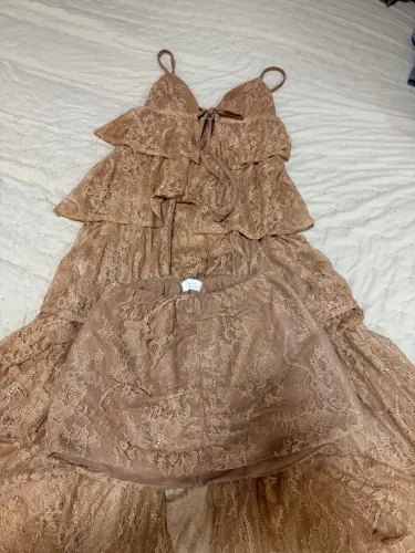Vestido com saia de marca renda
