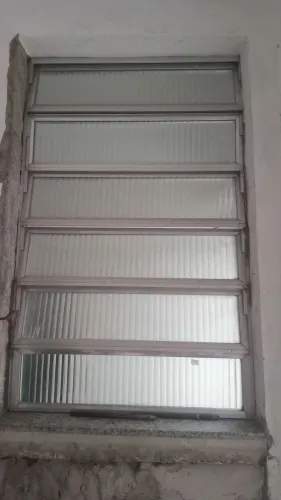 Basculhante de Alumínio! 1,30 Altura x  82,5 de Largura