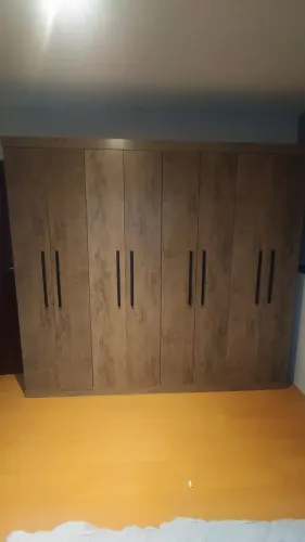 Guarda-roupa 8 portas