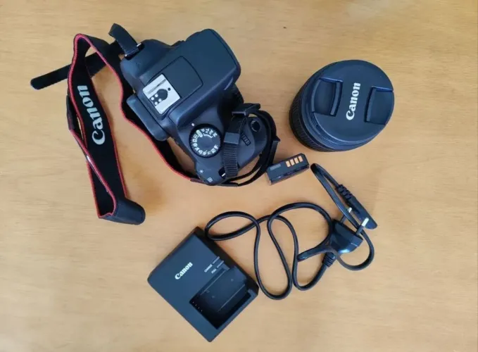 CANON REBEL T100 SEMI NOVA. COMPRE E LEVE TRIPÉ+ BAG DE TRANSPORTE. 