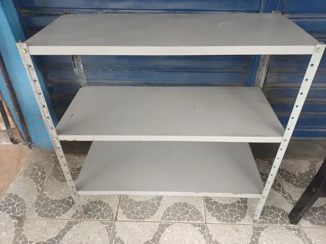 Estante de aço com 3 prateleiras