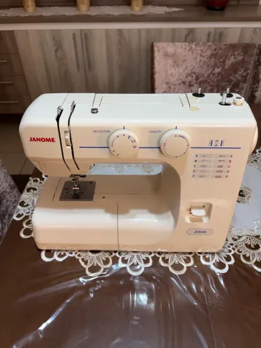 Máquina de costura Janome 2008