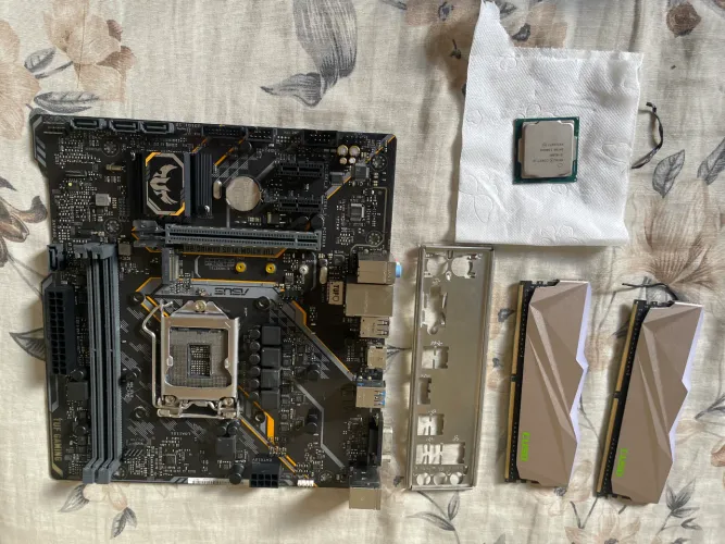 Kit Intel i3 9100F + ASUS TUF H310M + 16GB DDR4 RGB - Testado