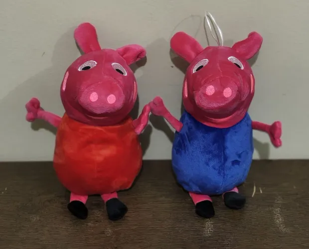 Pelúcias da Peppa Pig e George 