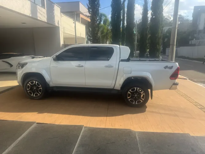 Toyota Hilux CD SRX Plus 4X4 2.8 TDI Die. Aut. 2025