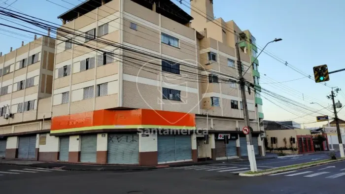 Sala comercial a venda e locação na região central esquina com a Rua Brasil em frente ao s