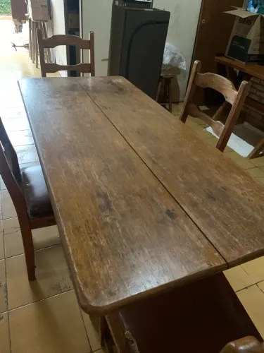 Mesa de jantar madeira com cadeiras