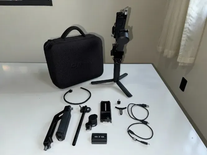 Estabilizador De Câmera Dji Rs3 Combo Ronin Gimbal Preto (Usado)
