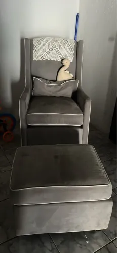 Vendo cadeira de amamentação que balança