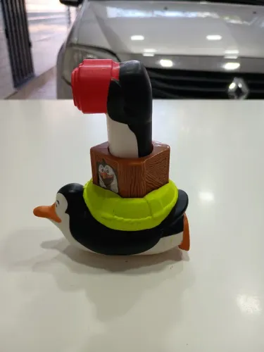Binóculo os pinguins de Madagascar