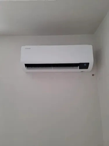 Instalação e manutenção de ar condicionado.