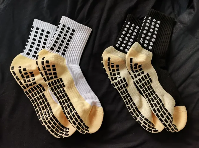 4 PARES de meias Antiderrapante Futebol Esportiva<br>Alta Qualidade Unissex
