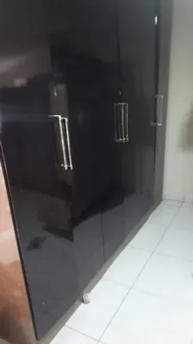 Guarda roupa preto , 4 escrivania