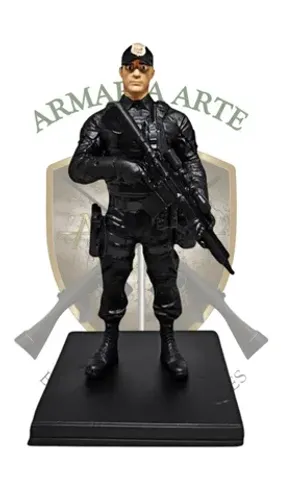 Estatueta PF com boné