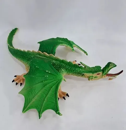 Boneco dragão verde colecionável brinquedo 21cm