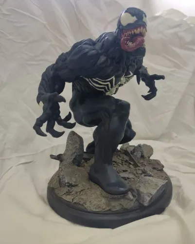 Estátua do Venom em resina da KOTOBUKIA.
