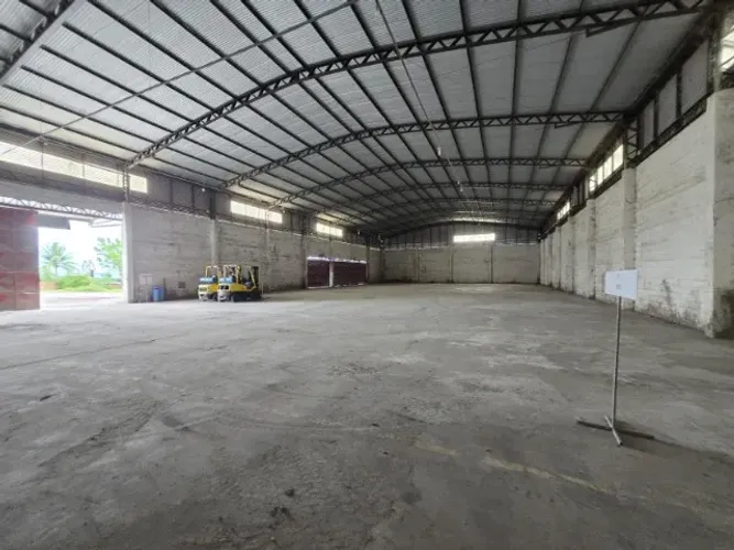 Excelente Galpão 2.400m² c/ Docas + Pátio e Pé direito 10 metros no Distrito II