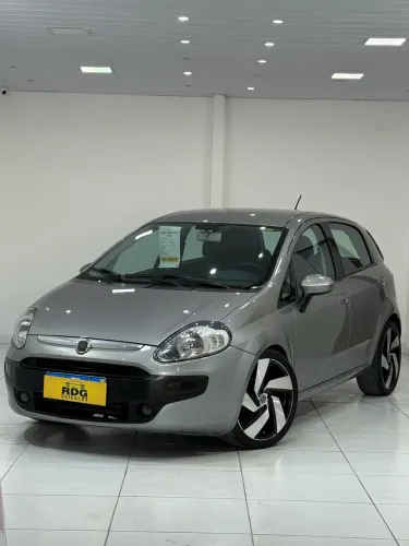 Fiat Punto Attractive Italia 1.4 2013 - Rodas aro 18